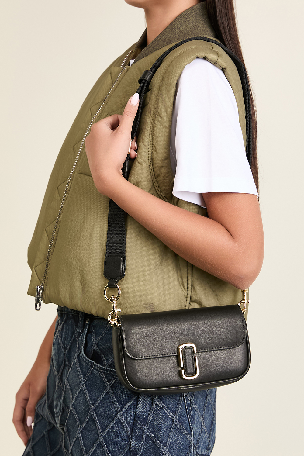 תמונת כל הלוק של תיק כתף מיני MARC JACOBS